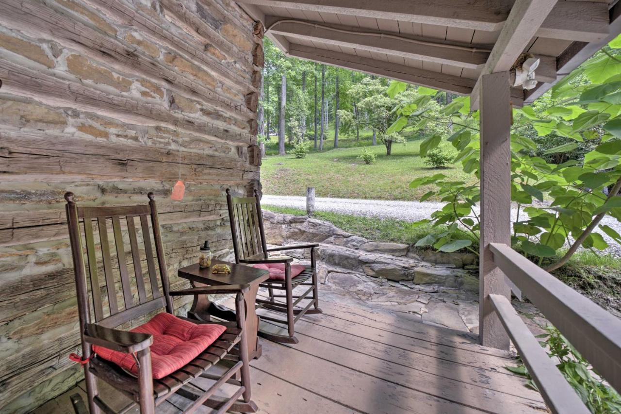Historic Cabin Grill And Hiking Trail Access! Bryson City Luaran gambar