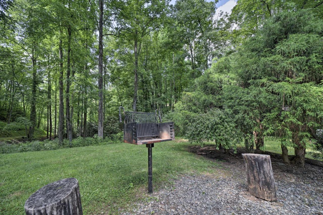 Historic Cabin Grill And Hiking Trail Access! Bryson City Luaran gambar