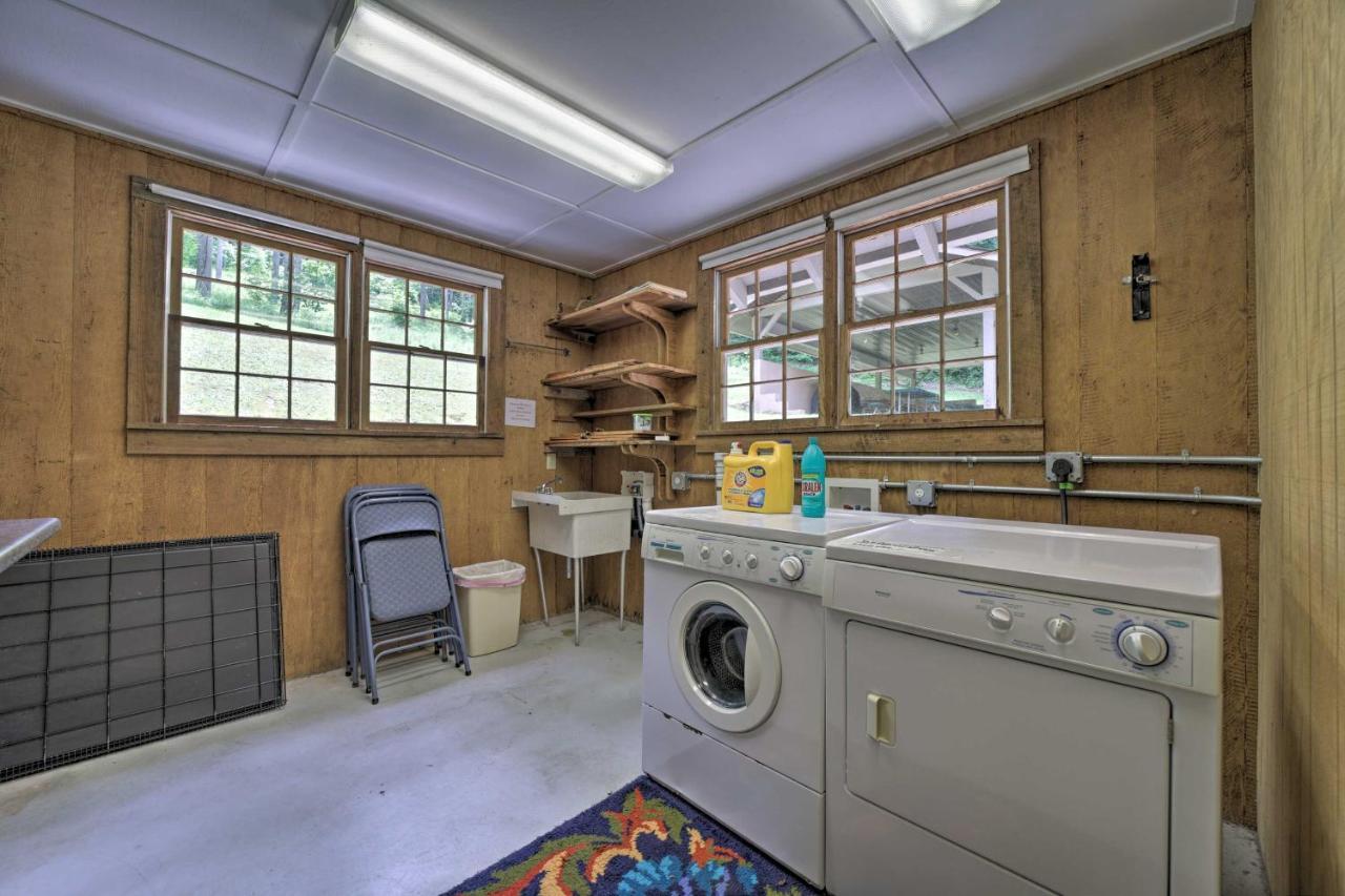 Historic Cabin Grill And Hiking Trail Access! Bryson City Luaran gambar