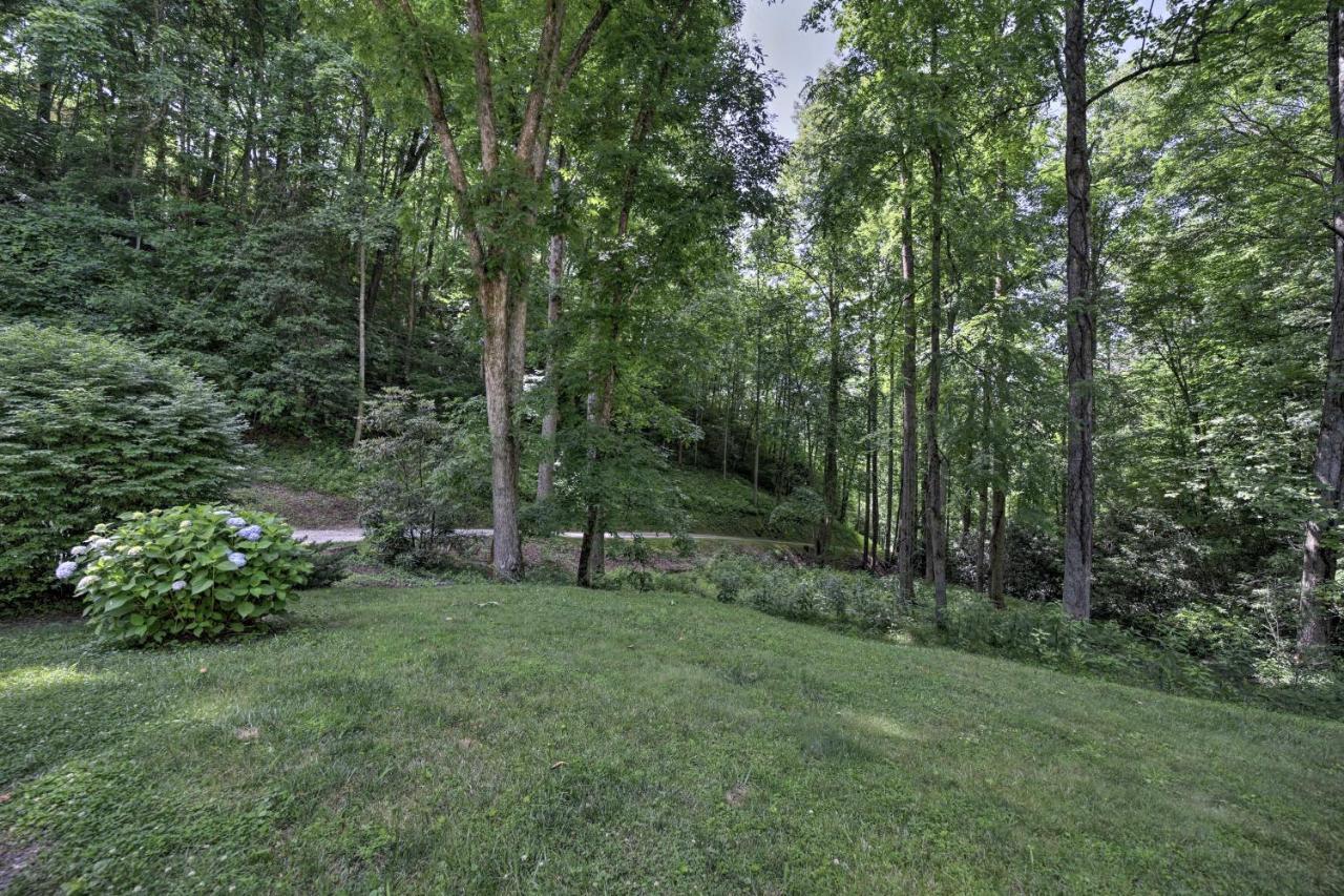 Historic Cabin Grill And Hiking Trail Access! Bryson City Luaran gambar