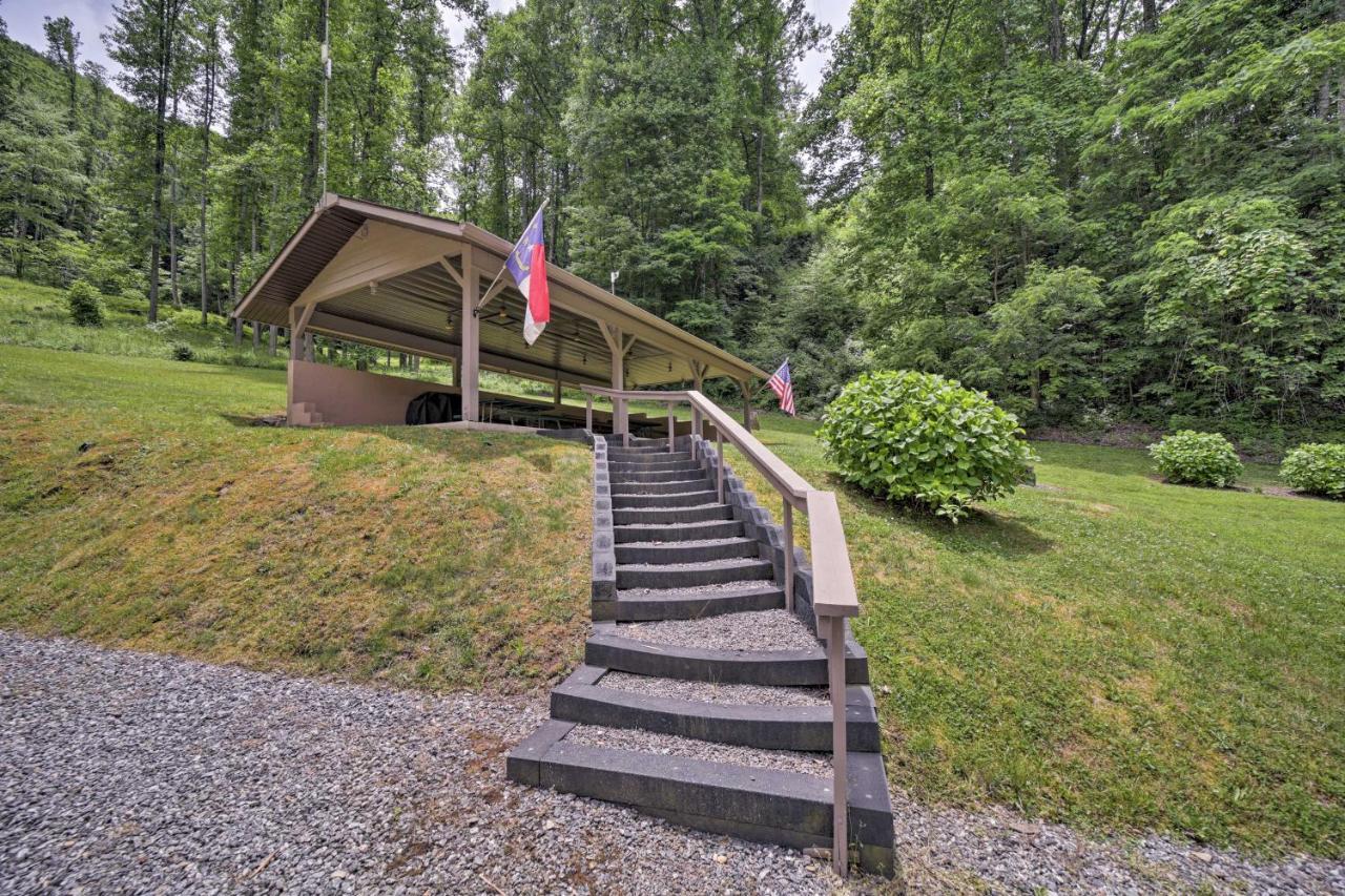 Historic Cabin Grill And Hiking Trail Access! Bryson City Luaran gambar